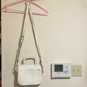 Minimal White Women's Crossbody Bag with Top Handle 1 pocket inside Very good